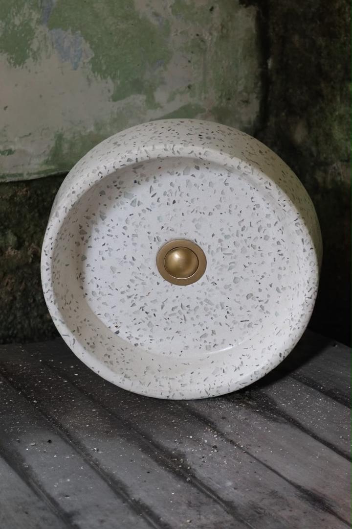 Lavamanos ovalado instalado